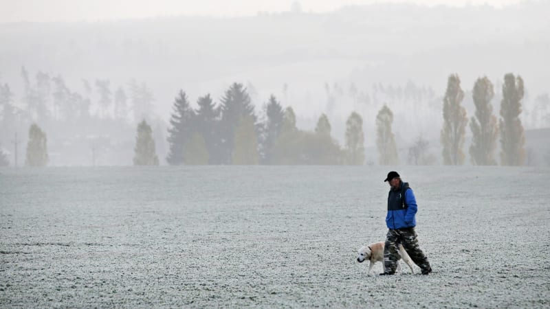 Do Česka se valí déšť a sníh, čekají se i mrazy. Podívejte se na RADAR, jak bude u vás