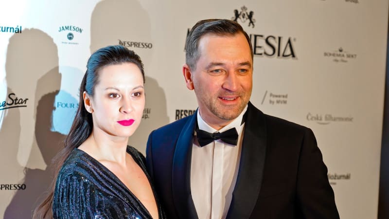 Manželství s herečkou se Ondřeji Sokolovi rozpadlo. Současná láska je o 21 let mladší