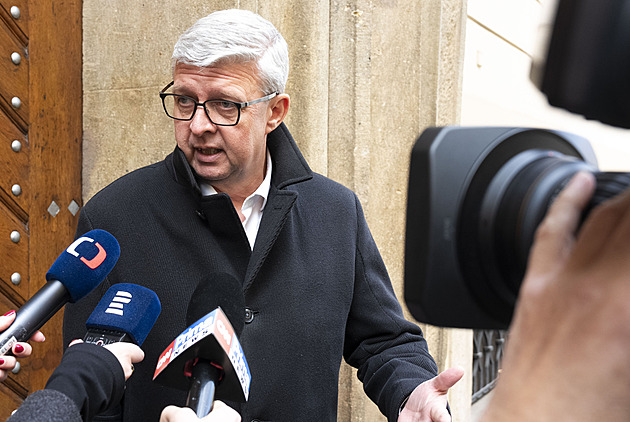 ANO, SPD a Motoristé jednají o tom, jak přidají učitelům, i o migračním paktu