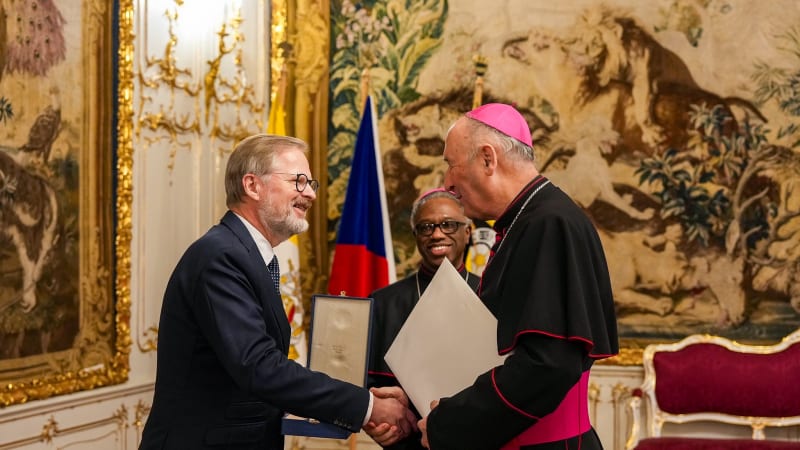 Fiala dostal od papeže nejvyšší možné vyznamenání. Je to ocenění naší politiky, řekl šéf ODS