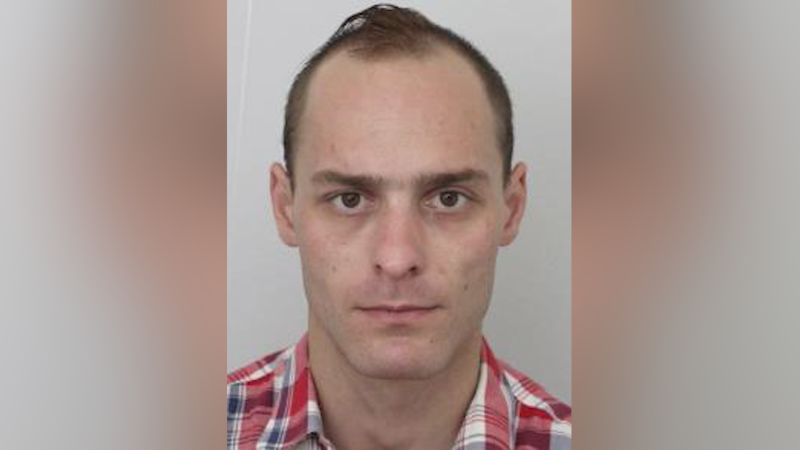 Útěk vězně v Praze: Policie po něm pátrá a žádá o pomoc veřejnost
