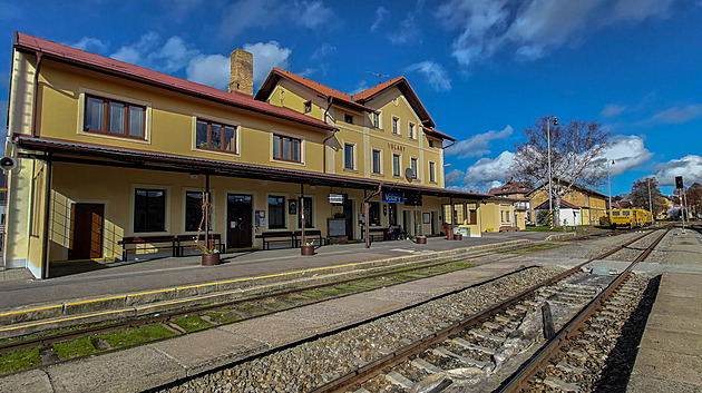 Delší, než se čekalo. Železnice bude z Budějovic elektrifikovaná až na Šumavu