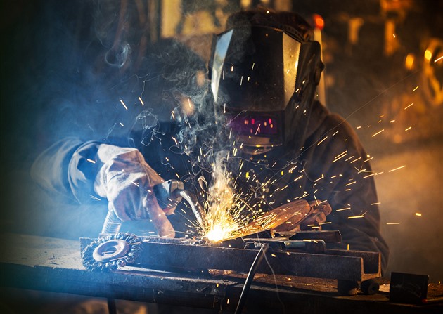 Optimismus českých firem roste. Do doby před pandemií má ale daleko