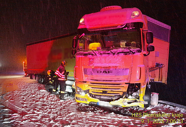 V kopcích na D5 uvázly kamiony, provoz se po kalamitě vrací do normálu