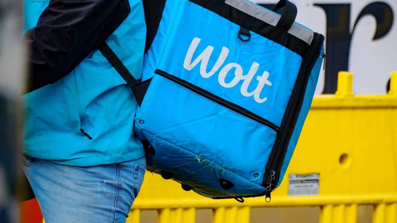 Rozvozová firma účtovala v Česku poplatky kvůli sněhu. Stížnost influencera vzbudila rozruch