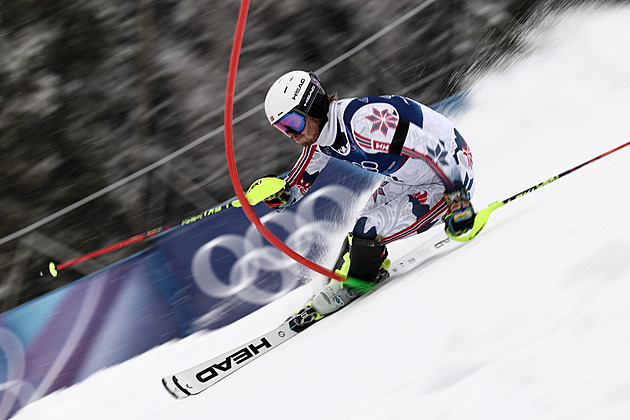 Slalom na ZOH ONLINE: Lyžaři závodí v hustém sněžení. Braathen první kolo nedokončil