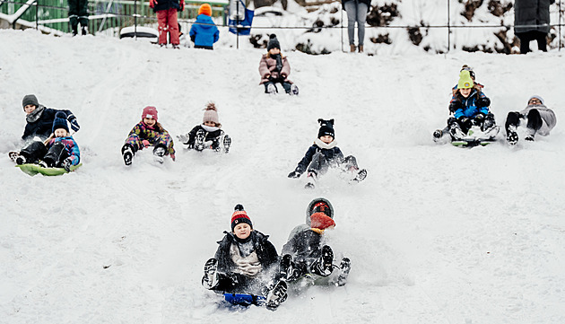 Česko opět zasype sníh, může napadnout až 10 centimetrů. O víkendu se oteplí