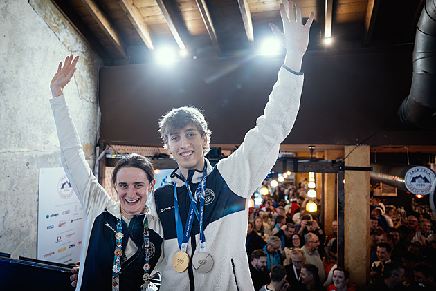 Skvělé. A ještě vedle Martiny! Jílka bolely nohy, Sáblíkovou u ohně přemohly emoce