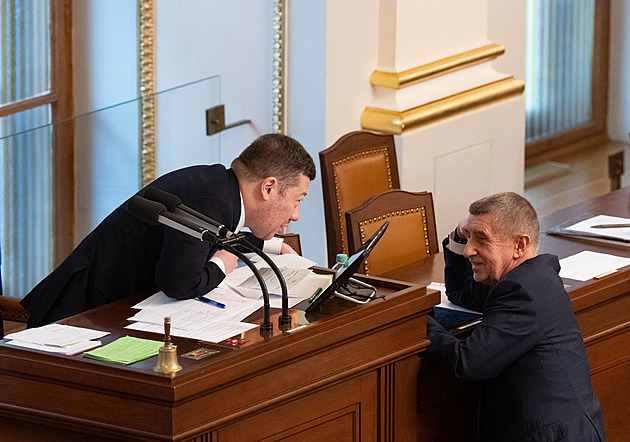 Poslanci rozhodnou o vydání Babiše a Okamury. Nejsou to nadlidi, řekl Kupka