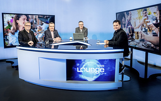 Berou jen hotovost a pak se diví prázdné hospodě? Trendem je QR kód