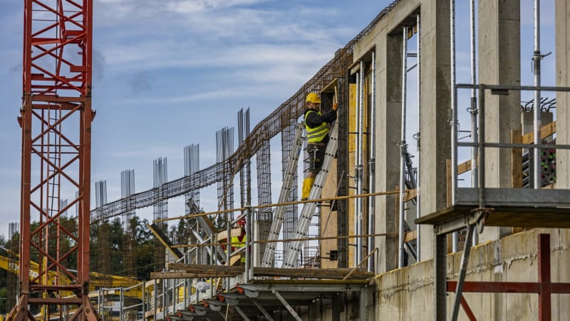 Česko vyhlíží stavební boom. Narazit však může na kritický nedostatek dělníků, varují odborníci
