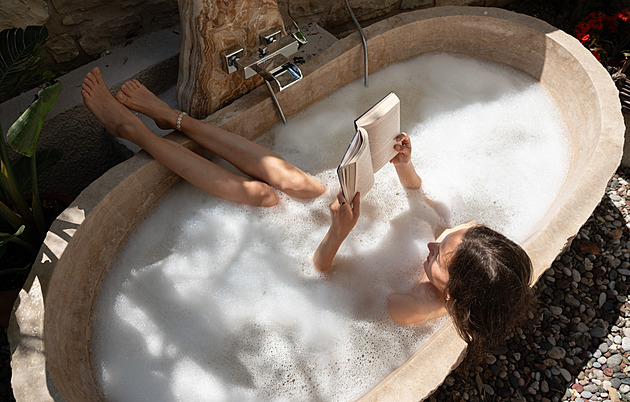 Nestíháte zajít do lesa? Dopřejte si jehličí ve vaně a místo rosy sprchu