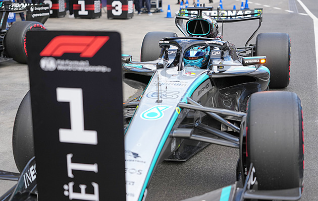 Kvalifikace na Velkou cenu Austrálie patřila Mercedesu, Verstappen boural