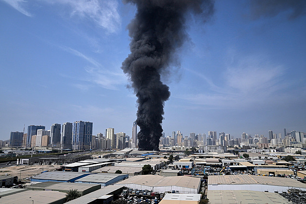 Stačilo pár ní a obraz dokonalosti se rozplynul. Dubaj opouštějí investoři z Číny