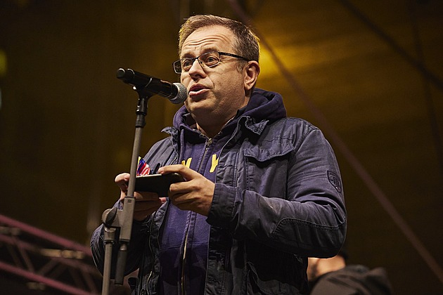 KOMENTÁŘ: Zachraňte Českou televizi! Ale které Kavky? Velké, či malé?