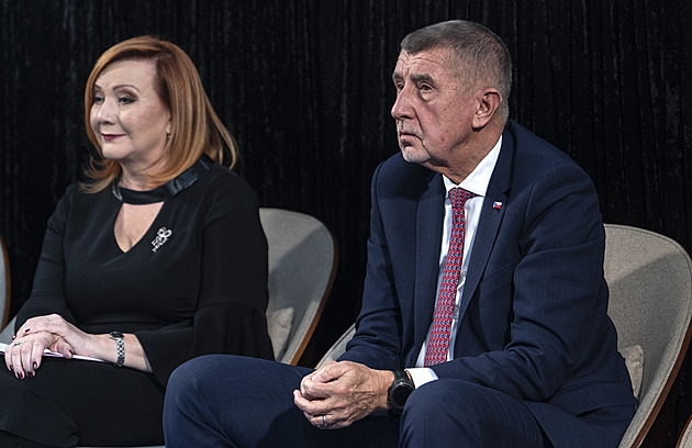 Poslanci schvalují rozpočet. Schodek 310 miliard je protizákonný, říká opozice