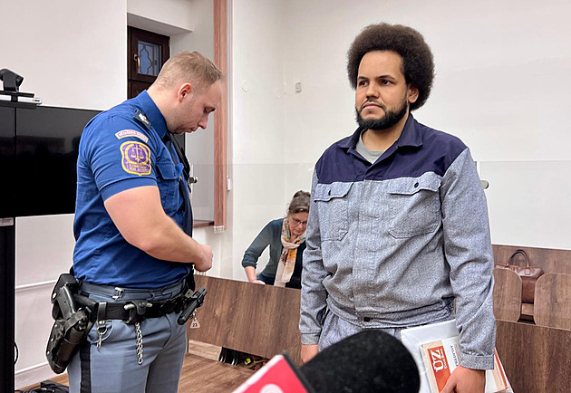 Feri opět před soudem. Bez souhlasu si sundal kondom, tvrdí obžaloba