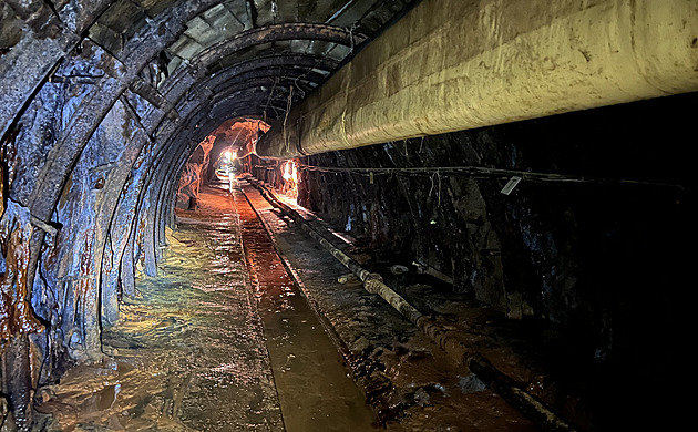 OBRAZEM: Podívali jsme se do štoly pod zámkem Jezeří, najdete tu i minikrápníky