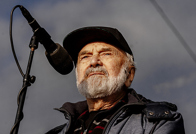 Svěrák i na prahu devadesátky dál hraje s Cimrmany a píše novou knihu povídek