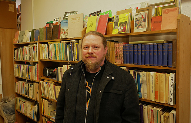 Ve Žďáře končí antikvariát. „Bez online prodeje to nejde, knihy rozdám,“ říká majitel