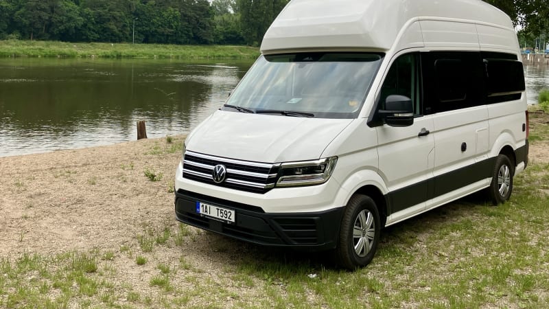 VW Grand California 2025: Hotel na kolech, který překonává hranice karavaningu