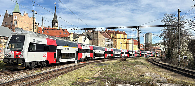 Porucha trakčního vedení zastavila provoz vlaků přes Smíchovské nádraží