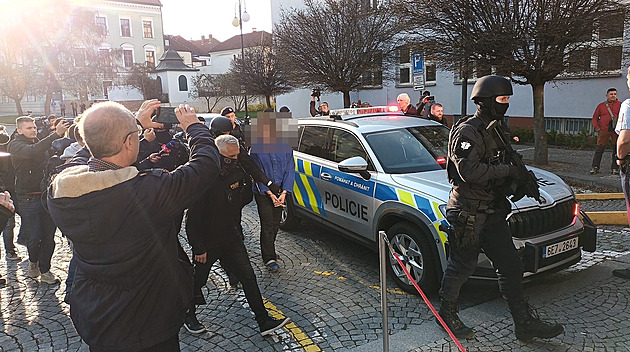 Žalobce žádal vazbu pro obviněného z útoku na zbrojovku. Soud souhlasil