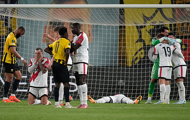 To byl nervák! AEK obrat nedotáhl, český šampion si zahraje hlavní fázi Ligy mistrů