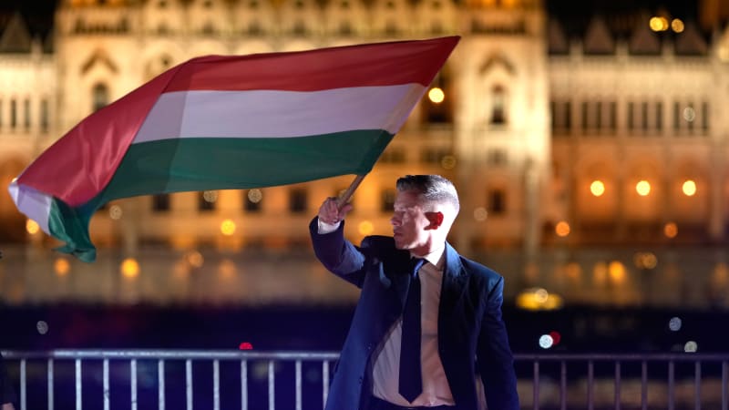 Všechny hlasy jsou sečteny: Magyar nakonec získal téměř trojnásobně více křesel než Orbán