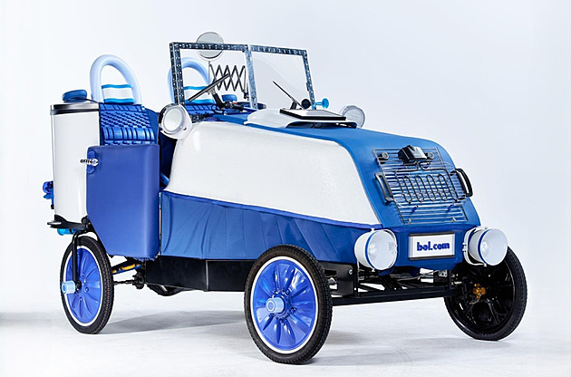 Světový den kreativity na kolech: auto složené z 223 dílů z hobbymarketu