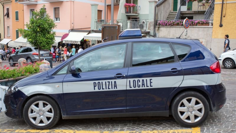 Tragédie v Itálii: Žena skočila z balkónu s dětmi v náručí. Přežila pouze nejstarší dcera