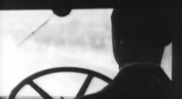 Před 100 lety se zrodil mezinárodní řidičák. V Paříži se řešily i brzdy a světla