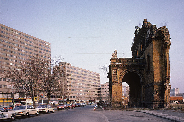 Z kdysi monumentálního Anhaltského nádraží v Berlíně zbylo jen torzo
