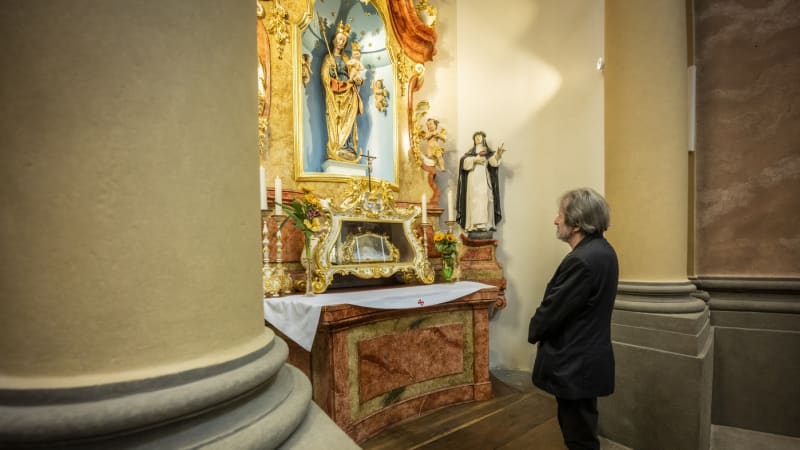 Dvě hromové rány a třesk. Kněz popsal krádež lebky sv. Zdislavy, pachatel místo zřejmě znal