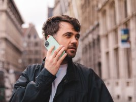 Dvacet let strachu z mobilů. Co dnes opravdu víme o vlivu telefonování na mozek