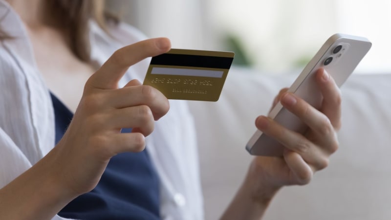 Známý e-shop s oblečením spadl do konkurzu. Stále však funguje, zákazníci by měli být opatrní