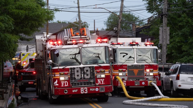 Mohutné exploze otřásly New Yorkem. Zemřel člověk, na místo vyjely stovky hasičů