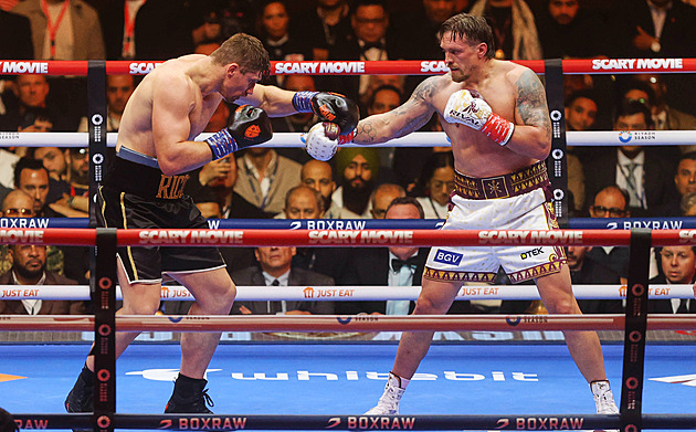Usyka spasila jedna rána. V duelu s kickboxerem Verhoevenem obhájil titul WBC
