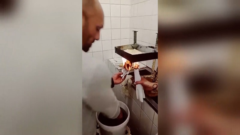 Čeští vězni se ilegálně natáčí na TikTok. K videím se hrdě hlásí, ztotožnění nebude těžké