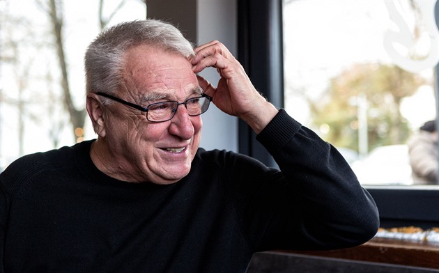 Top deset hlášek „Johna“ Uličného: Je to jenom líbačka, nebo se vším všudy?