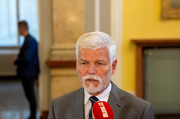 Pavel se účastní Bezpečnostní rady státu, na programu je výstavba armády