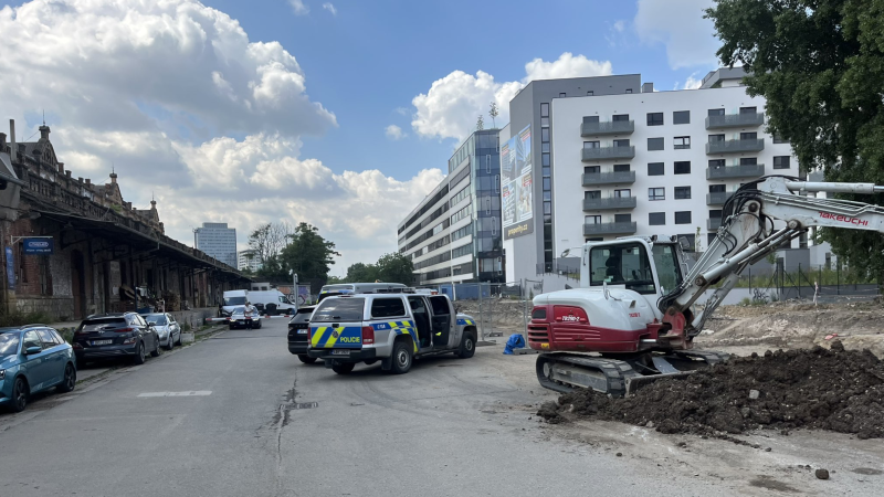 Poplach v Brně: Dělníci našli předmět připomínající leteckou pumu, policie uzavřela okolí