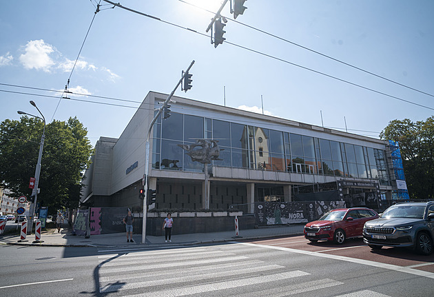 Budova zlínského divadla dostane novou fasádu. Herci dumají, kdy a kde zkoušet