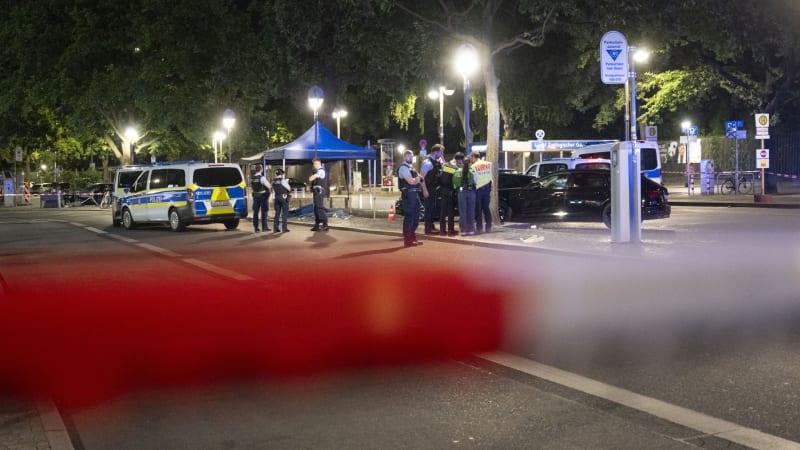 Vražda v Berlíně: V centru města zastřelili 30letého muže. Pachatelé jsou na útěku