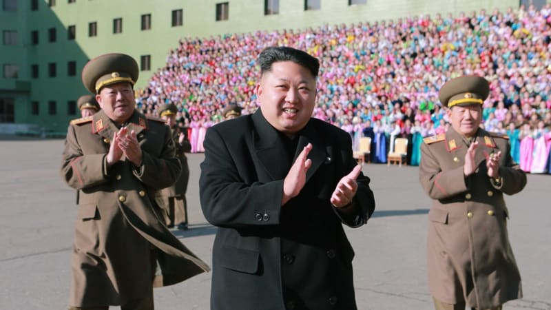 Kim Čong-un slaví úspěšné roky. I přes sankce utržil stovky miliard, nejvíc mu platí Putin