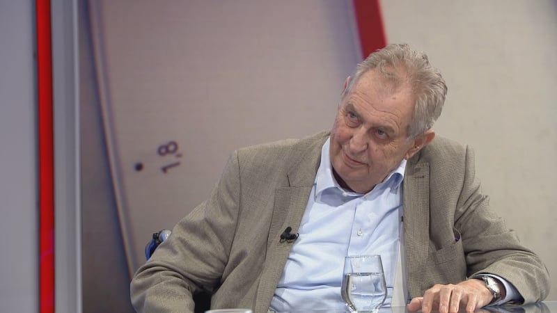 Babiš už jednou prohrál, na Hrad by kandidovat neměl, říká Zeman. Popsal, proč ho baví Macinka