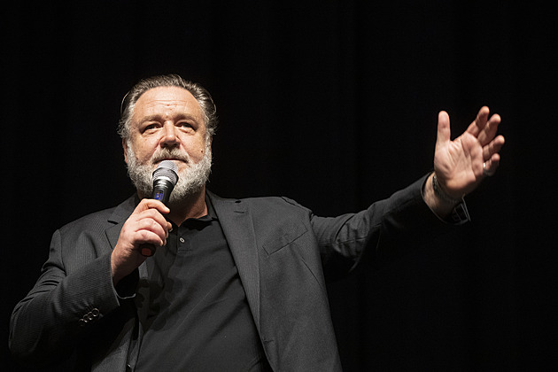 Gladiátor Russell Crowe příští rok zahraje se svou kapelou v pražském Fóru Karlín