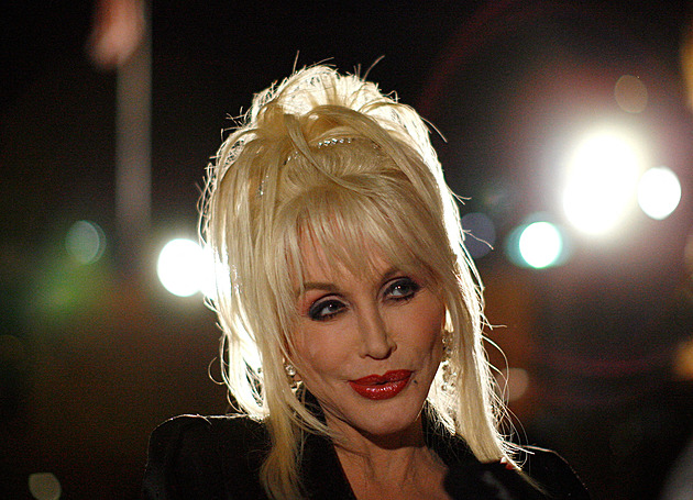Zemřela zpěvačka Dolly Partonová, legendě americké country bylo 80 let